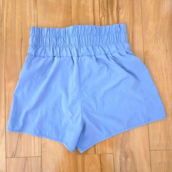 New in Active Stretch Shorts Light Blue Size Large - Picture 4 of 10